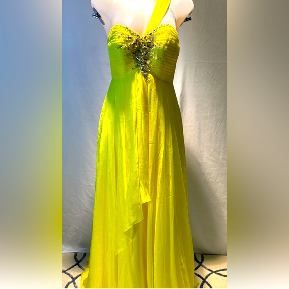 Elegant Yellow Evening Gown